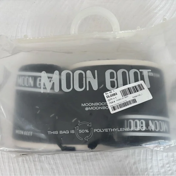 Moon Boot ICON LOW BLACK NYLON BOOTS - Picture 8 of 13